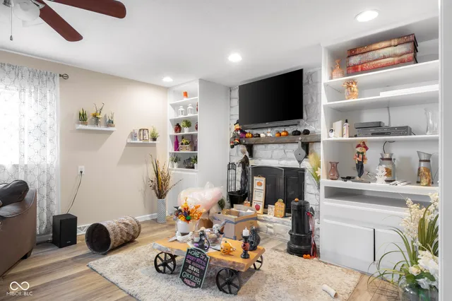 $387,400 | 1031 Parkside Drive, Columbus, IN 47203