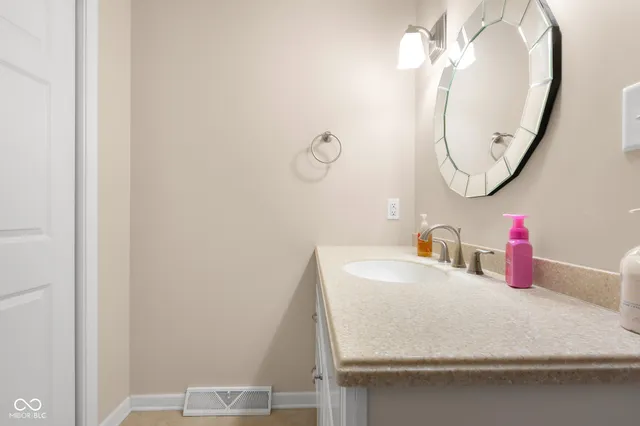 $387,400 | 1031 Parkside Drive, Columbus, IN 47203