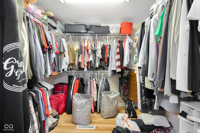 $387,400 | 1031 Parkside Drive, Columbus, IN 47203