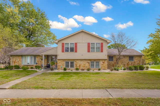 $387,400 | 1031 Parkside Drive, Columbus, IN 47203