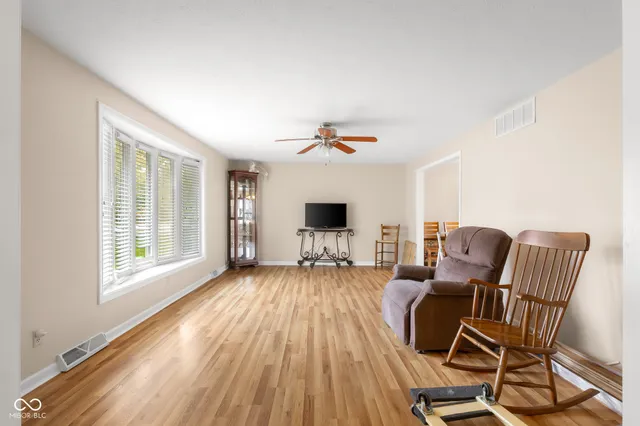 $387,400 | 1031 Parkside Drive, Columbus, IN 47203