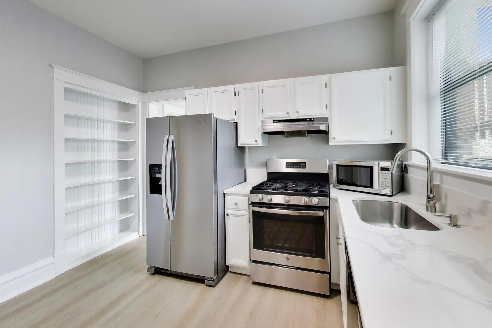 2114 West Byron Street, Unit 2 Chicago, IL 60618 - Photo 13 of 20