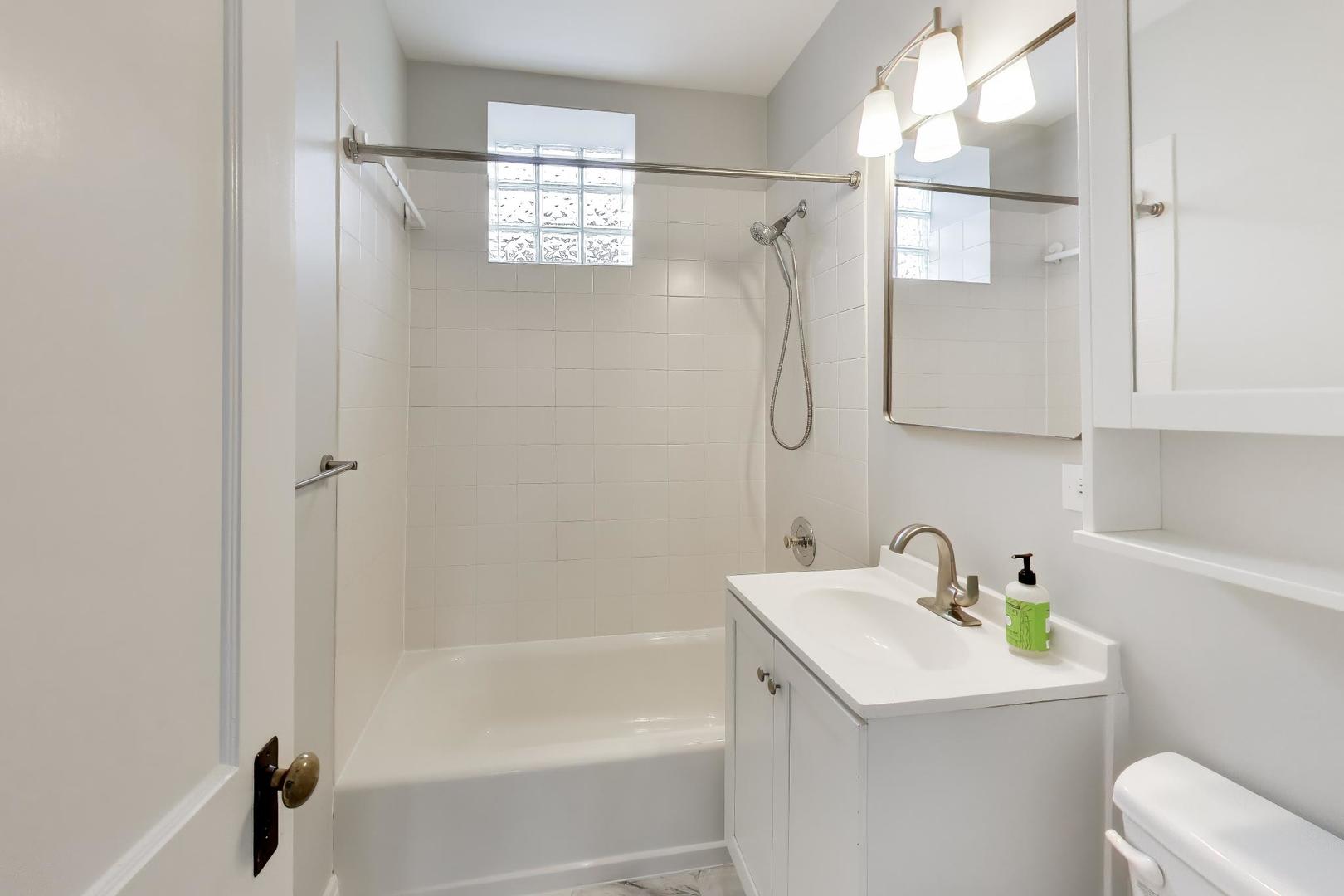 2114 West Byron Street, Unit 2 Chicago, IL 60618 - Photo 20 of 20