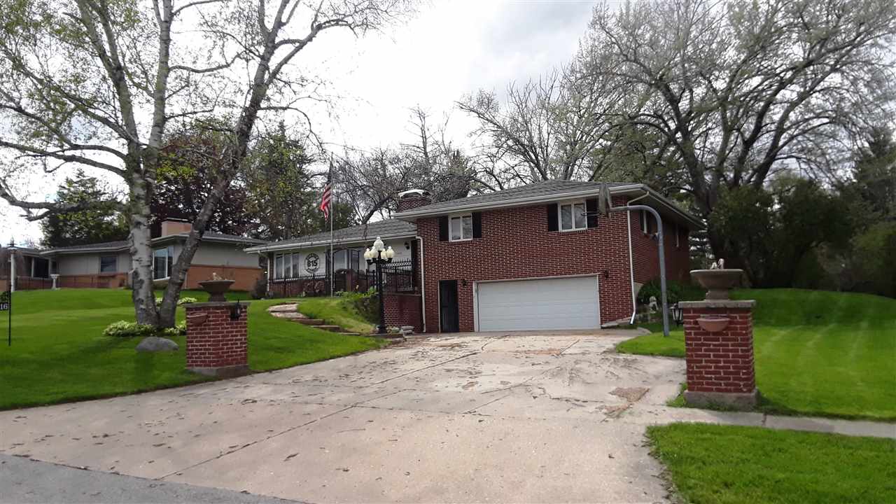 3416 Riverside Street Rockford, IL 61103 - Photo 2 of 25 Gallery Image 2