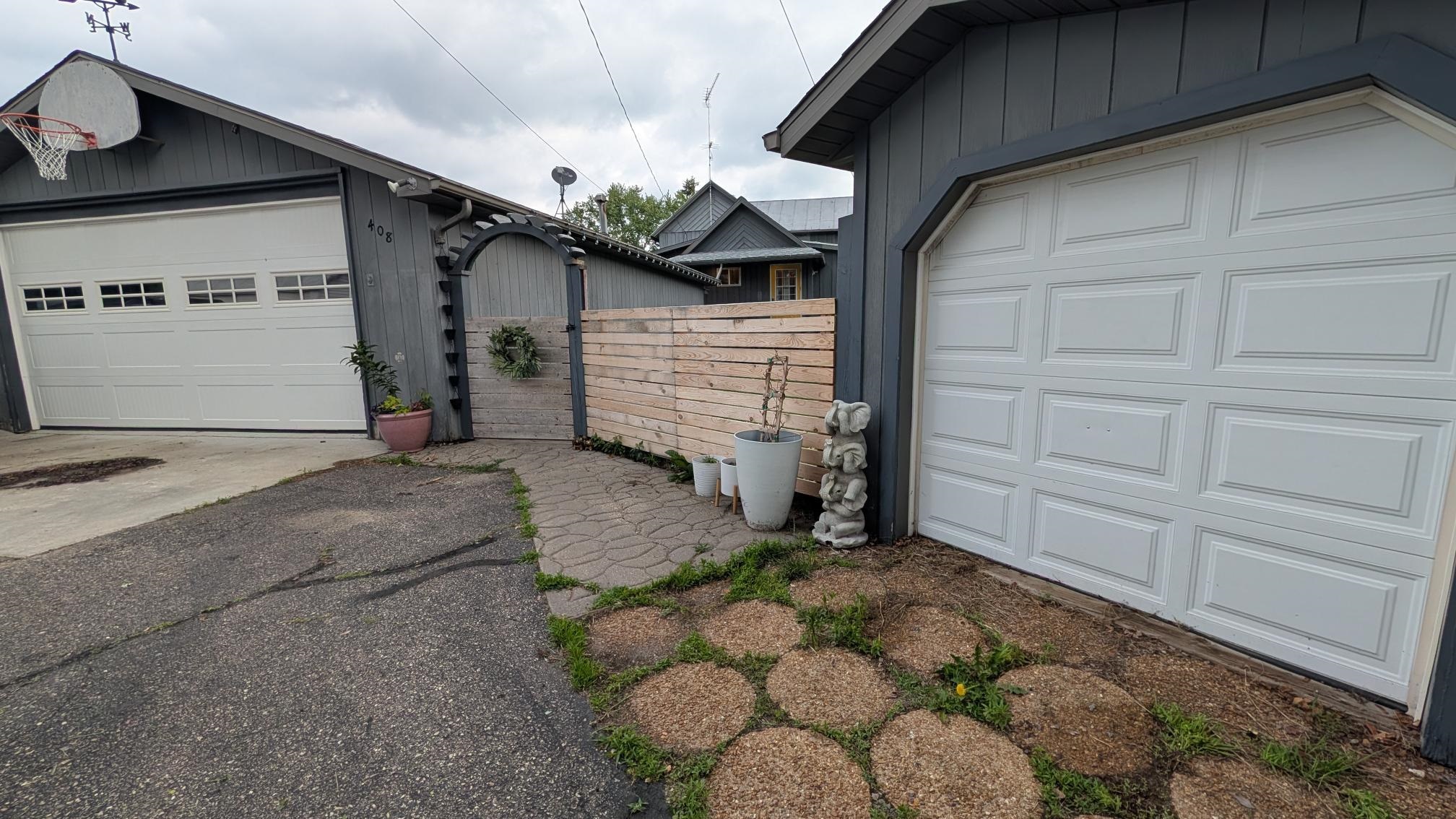 408 8th Street Baraboo, WI 53913 - Photo 10 of 33