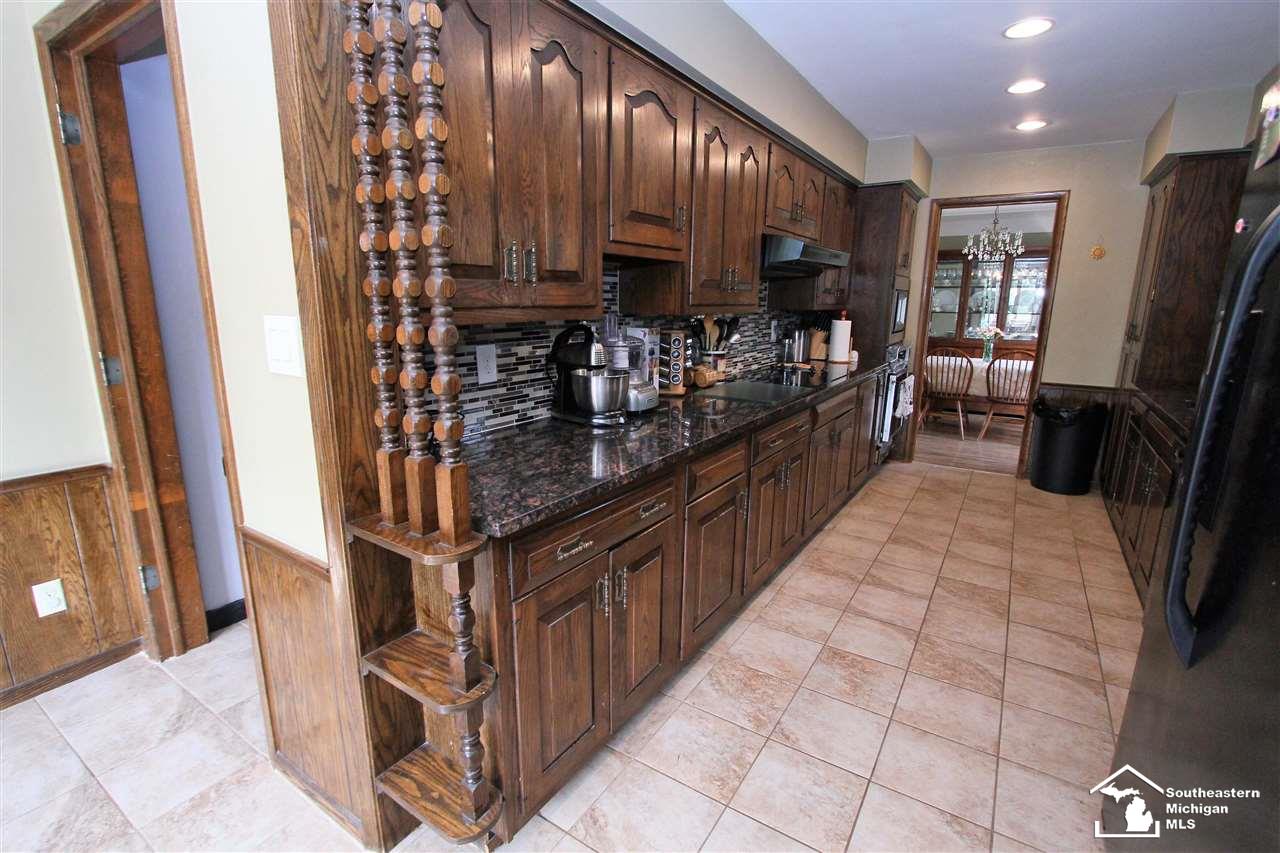 28375 Waltz Road New Boston, MI 48164 - Photo 18 of 46 50044486-17.JPG