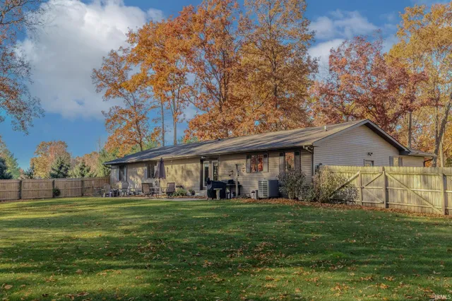 $425,000 | 7260 West 350 North, Shipshewana, IN 46565