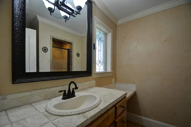 $460,000 | 416 Valley Drive, Kerrville, TX 78028