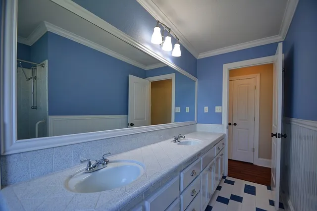 $460,000 | 416 Valley Drive, Kerrville, TX 78028