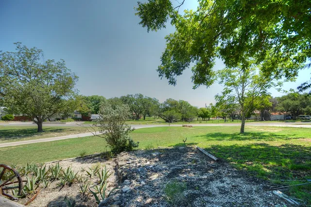 $460,000 | 416 Valley Drive, Kerrville, TX 78028