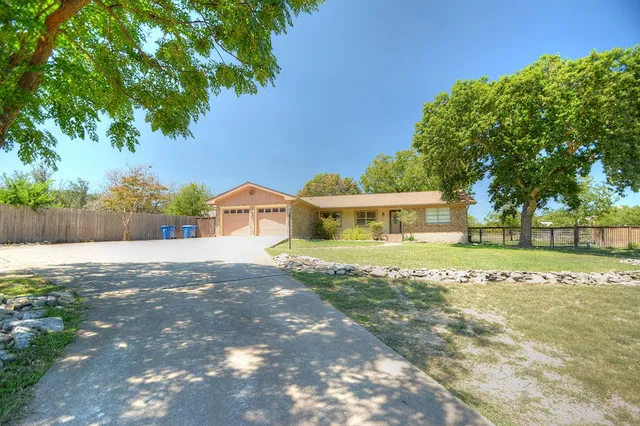 $460,000 | 416 Valley Drive, Kerrville, TX 78028