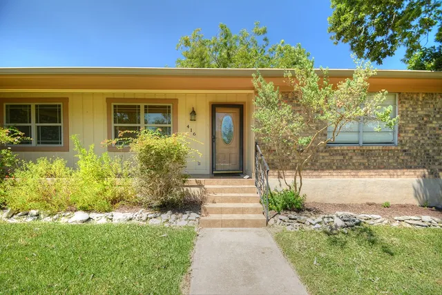 $460,000 | 416 Valley Drive, Kerrville, TX 78028