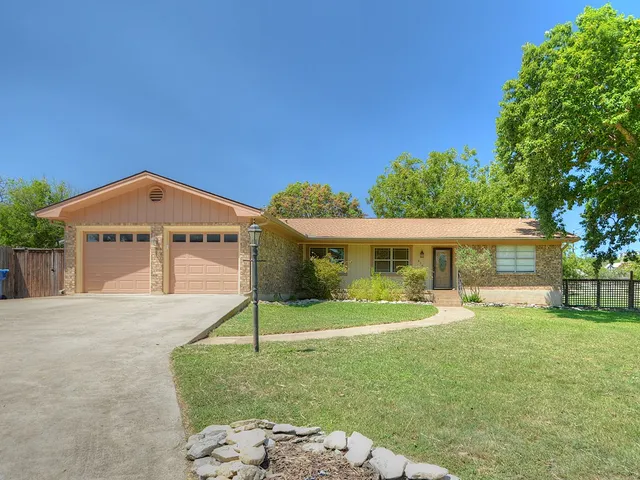 $460,000 | 416 Valley Drive, Kerrville, TX 78028