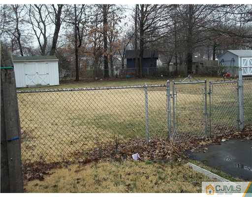39 Kenmore Road Edison, NJ 08817 - Photo 5 of 6 a view of a house with a yard