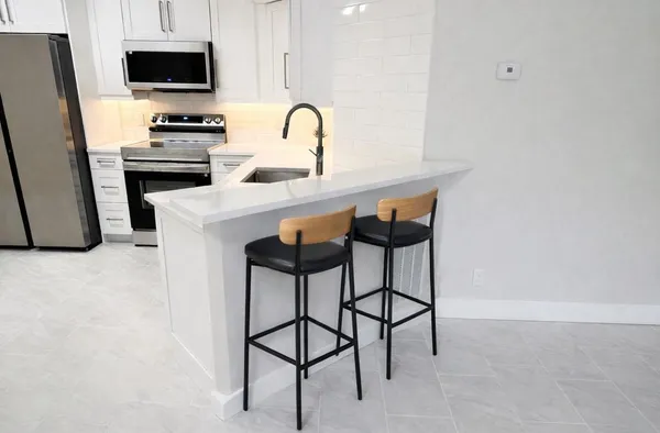 $2,500 | 9055 Wiles Road, Unit 208, Coral Springs, FL 33067