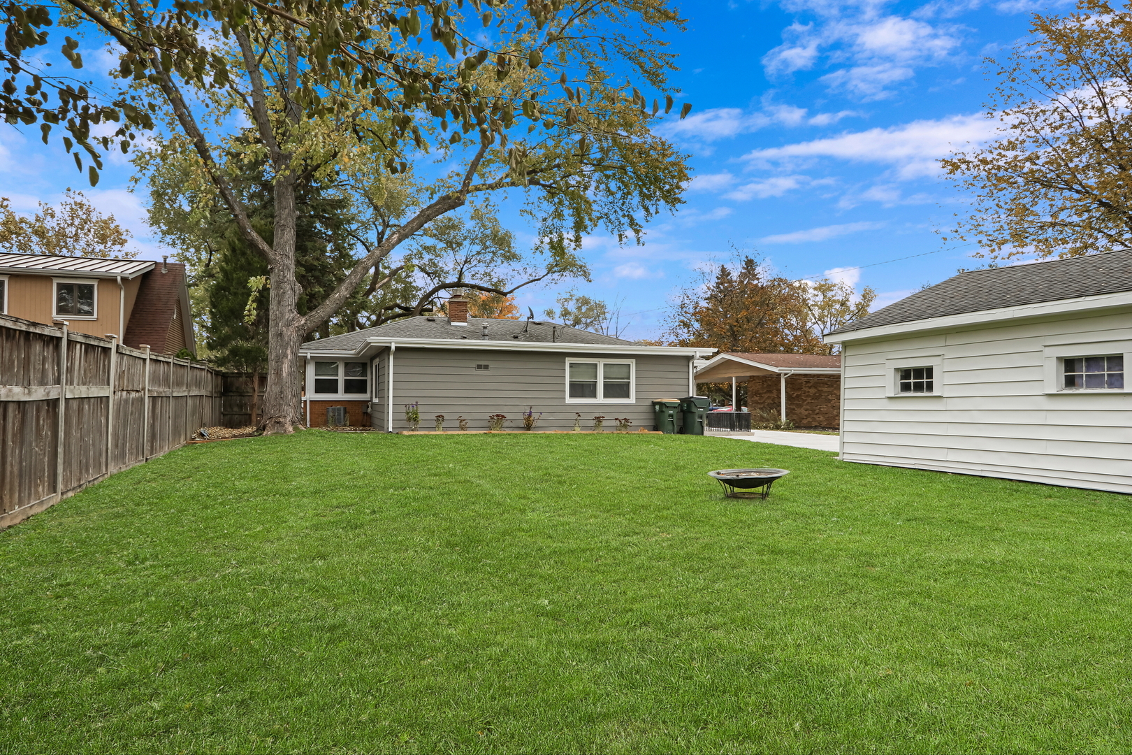 1186 Highland Road Mundelein, IL 60060 - Photo 23 of 28 a front view of a house with a garden
