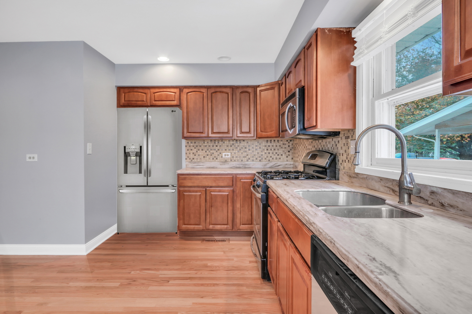 1186 Highland Road Mundelein, IL 60060 - Photo 10 of 28 a kitchen with stainless steel appliances granite countertop a sink stove and refrigerator