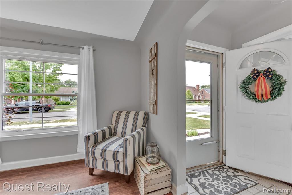 1268 Hampton Road Grosse Pointe Woods, MI 48236 - Photo 15 of 45