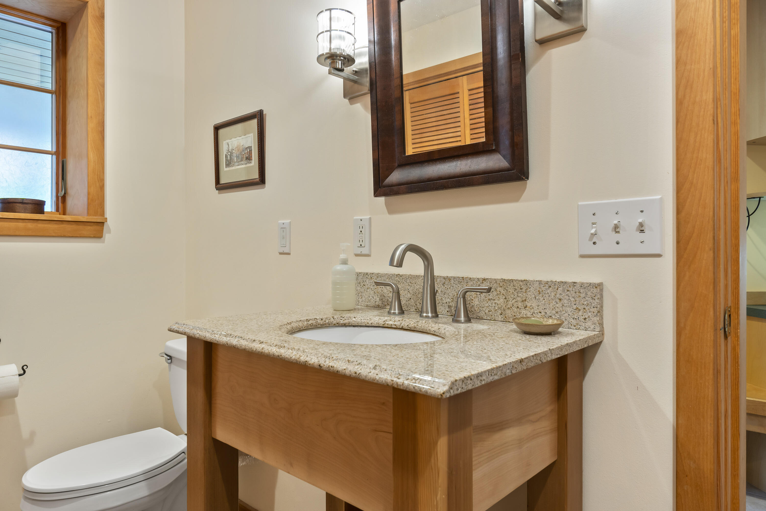 119 Echo Road Brunswick, ME 04011 - Photo 24 of 55 1st Floor Bathroom 119 Echo Road_128