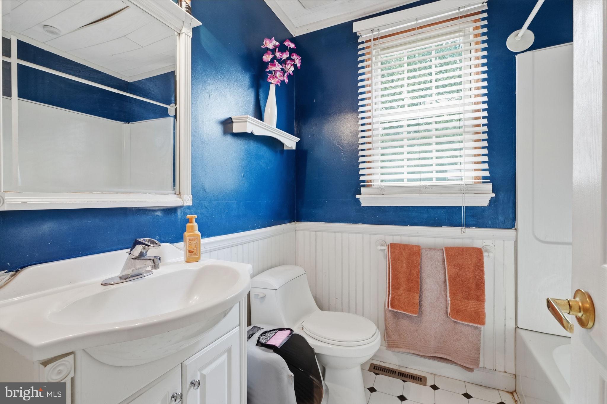 8110 Corbett Road Pennsauken, NJ 08110 - Photo 30 of 38 Upper floor guest bathroom