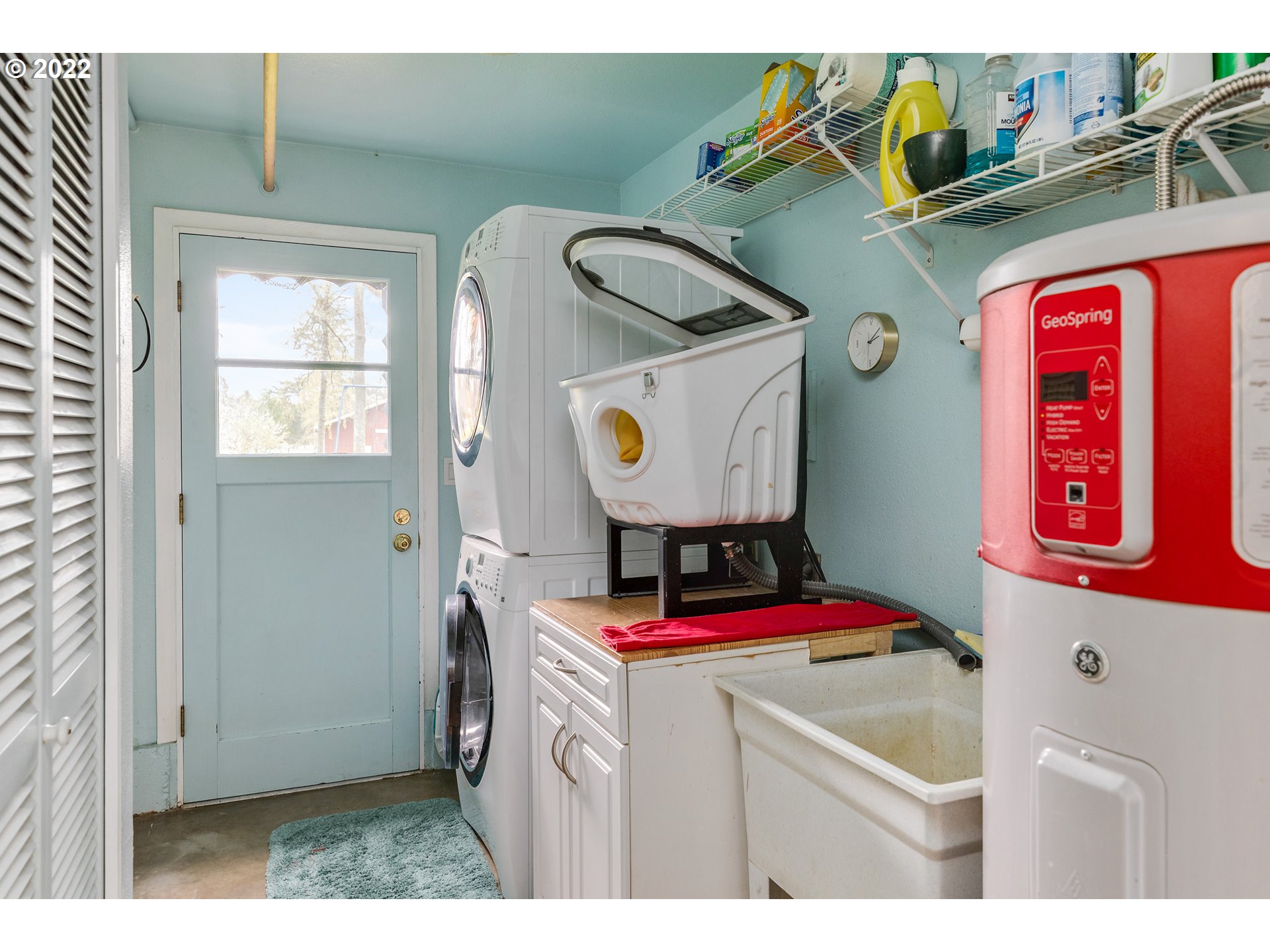30026 Southeast Chase Road Gresham, OR 97080 - Photo 16 of 32 a utility room with dryer and washer