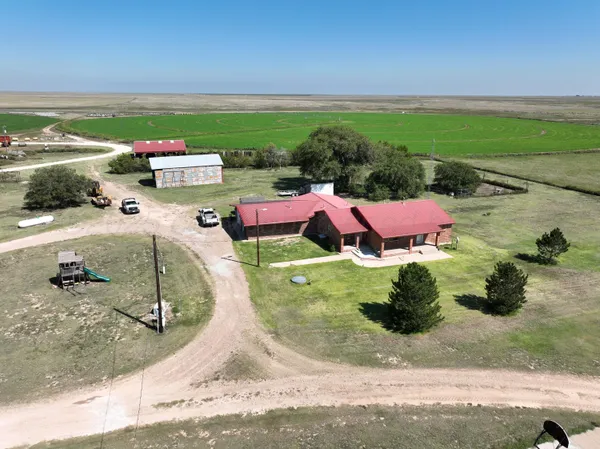 $400,000 | 6185 Us Highway, Stratford, TX 79084