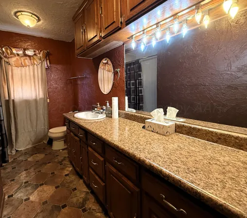 $400,000 | 6185 Us Highway, Stratford, TX 79084