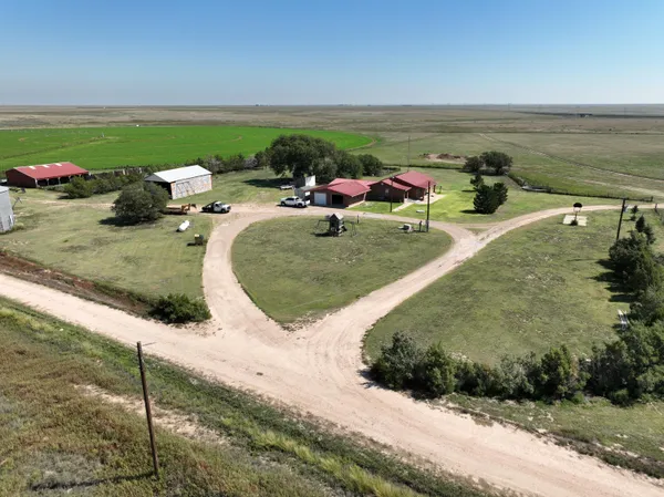 $400,000 | 6185 Us Highway, Stratford, TX 79084