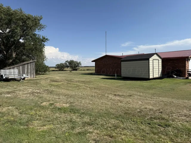 $400,000 | 6185 Us Highway, Stratford, TX 79084