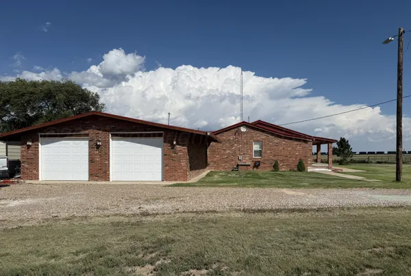 $400,000 | 6185 Us Highway, Stratford, TX 79084