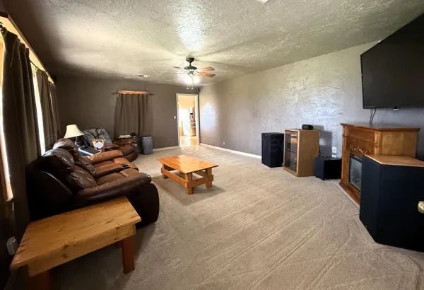 $400,000 | 6185 Us Highway, Stratford, TX 79084