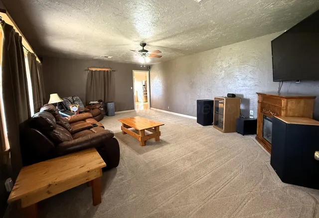 $400,000 | 6185 Us Highway, Stratford, TX 79084