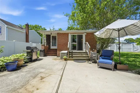 $619,000 | 17 Pauchogue Avenue, East Islip, NY 11730
