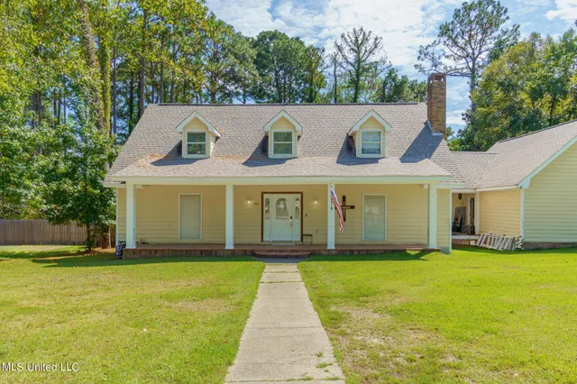 $265,000 | 101 Pinewood Drive, Hattiesburg, MS 39402