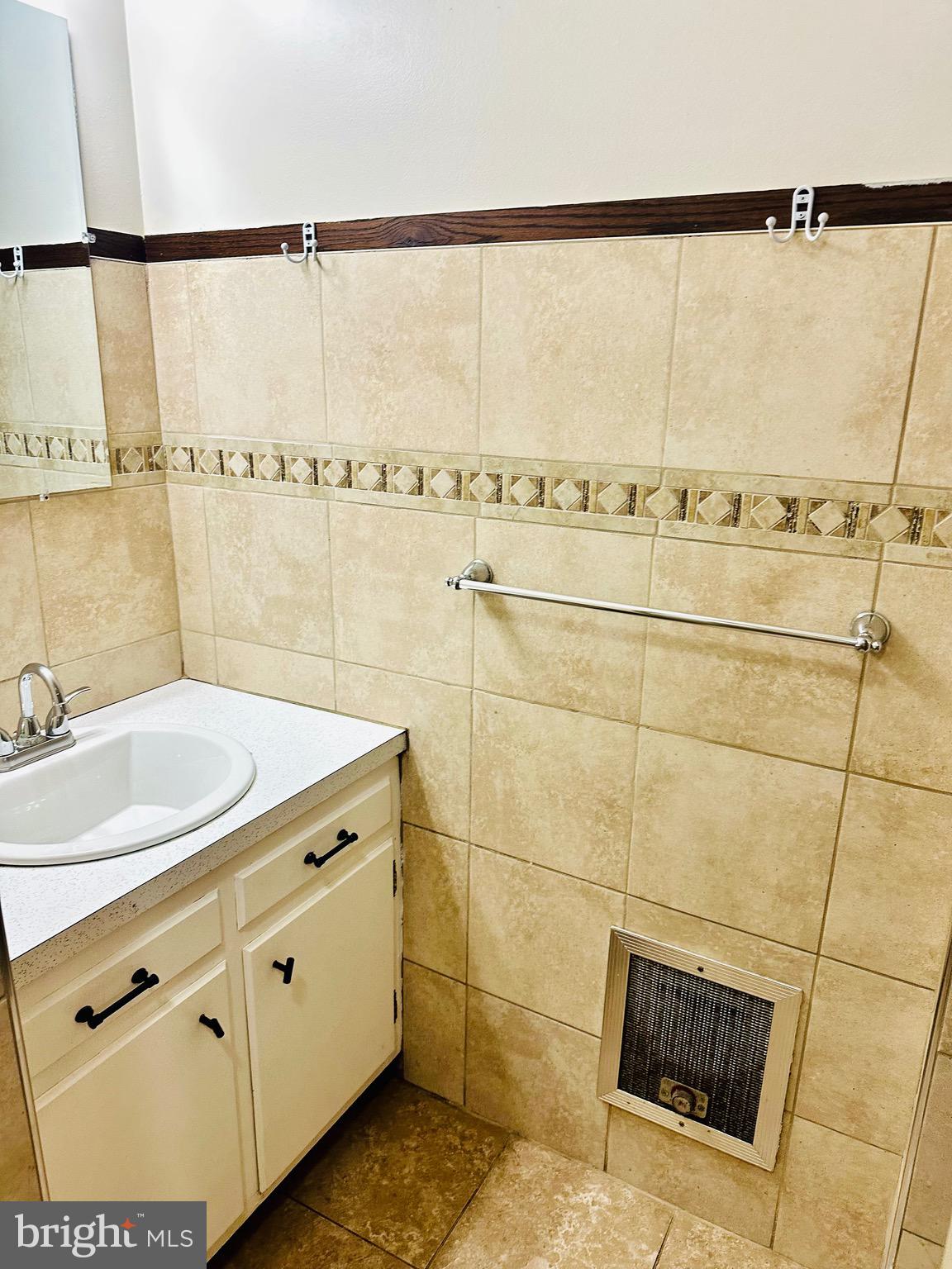 323 Russelcroft Road Winchester, VA 22601 - Photo 30 of 40 a bathroom with a sink and a shower