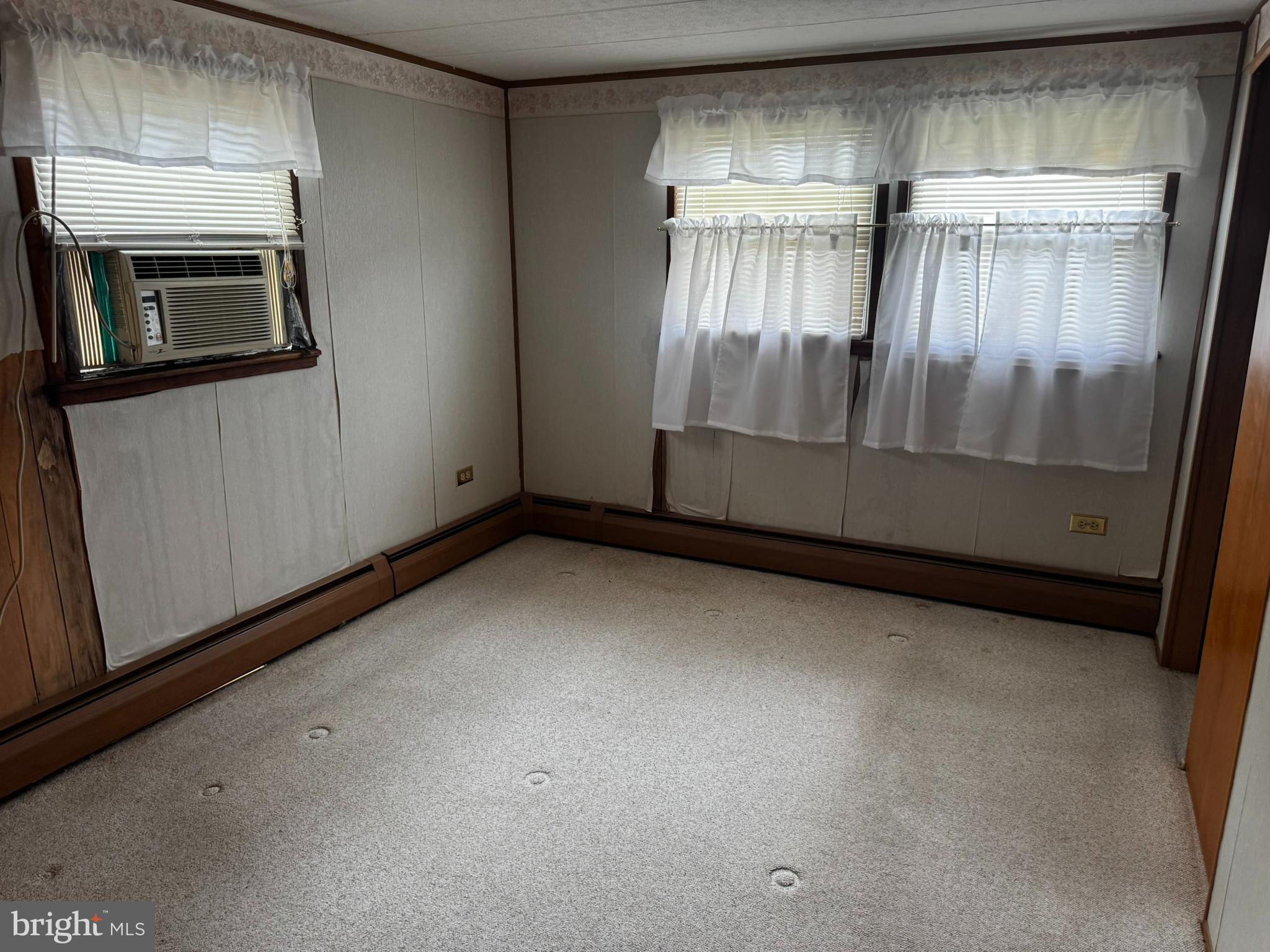 100 Roberts Road Toms River, NJ 08755 - Photo 4 of 20 Living Room