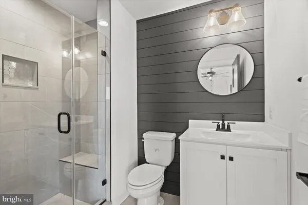 an empty room with windows and ceiling fan