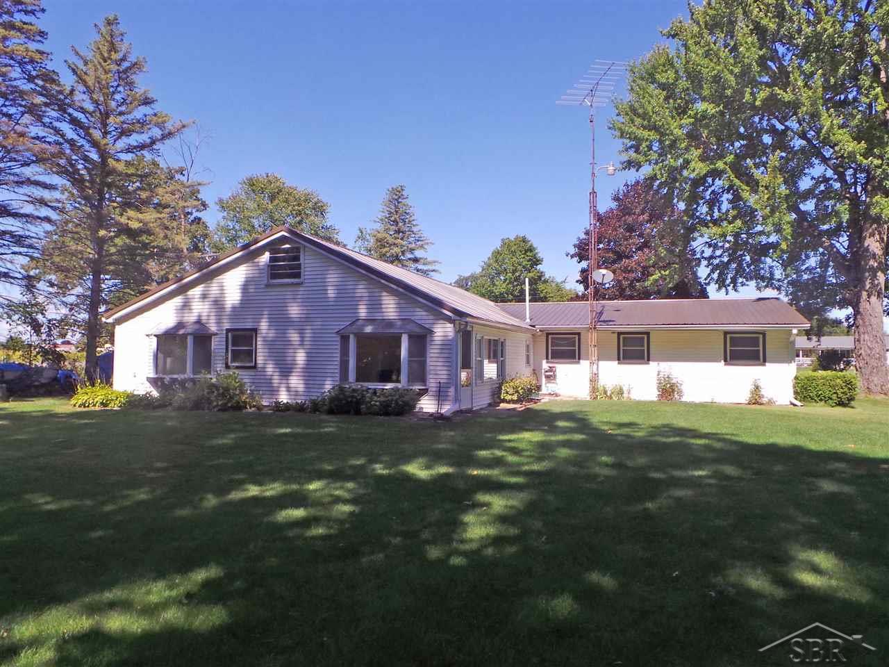 9151 Deitering Road Chesaning, MI 48616 - Photo 5 of 33 50022760-4.JPG