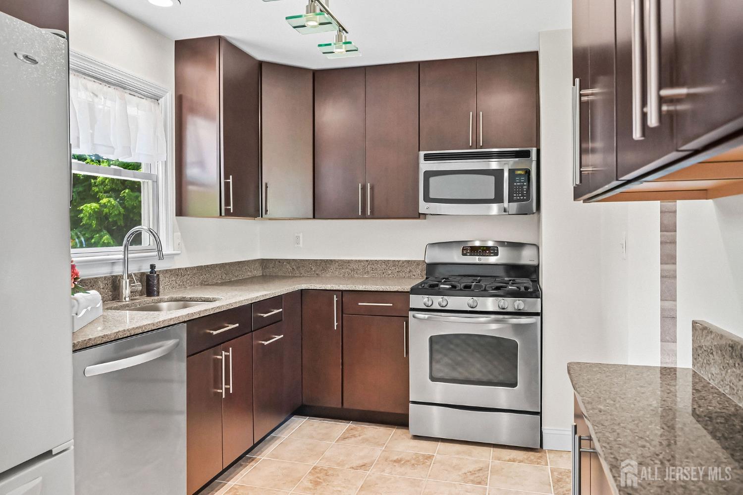 56 Corona Road East Brunswick, NJ 08816 - Photo 12 of 40