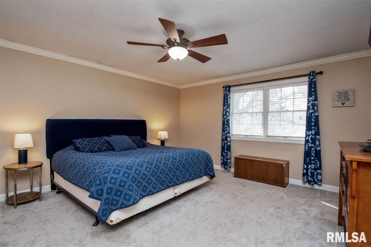 5056 Coachman Road Bettendorf, IA 52722 - Photo 13 of 24