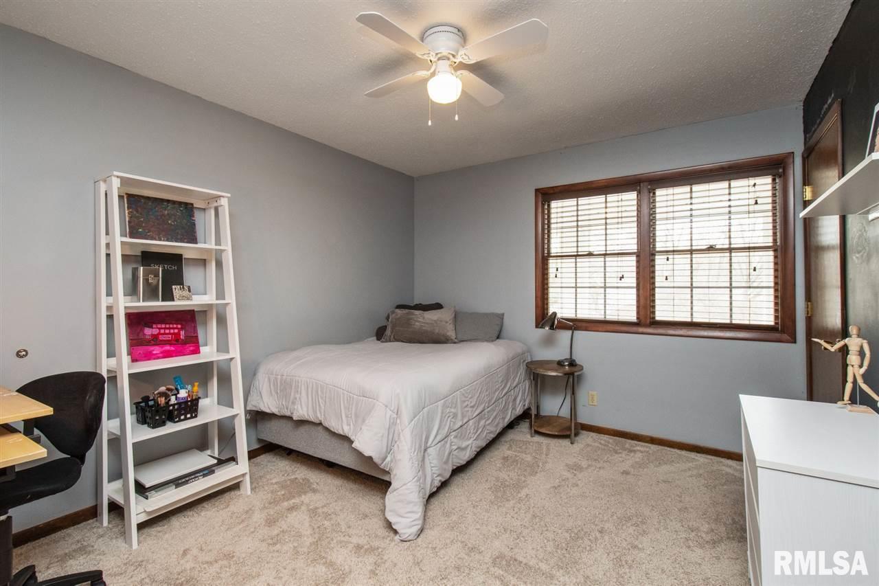 5056 Coachman Road Bettendorf, IA 52722 - Photo 15 of 24