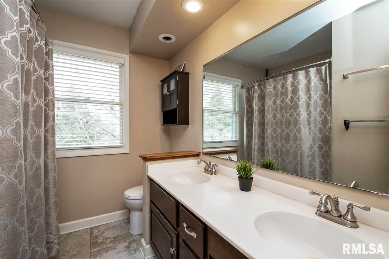 5056 Coachman Road Bettendorf, IA 52722 - Photo 16 of 24