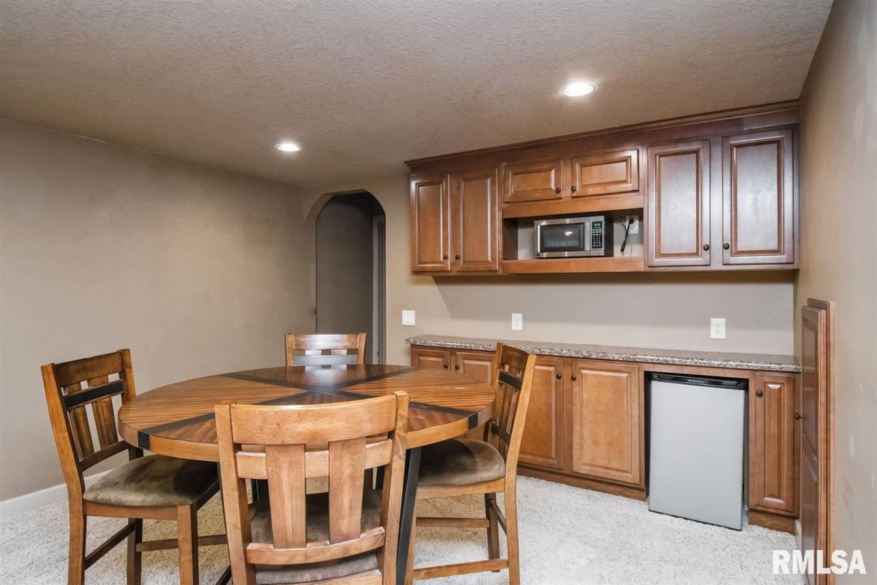 5056 Coachman Road Bettendorf, IA 52722 - Photo 21 of 24