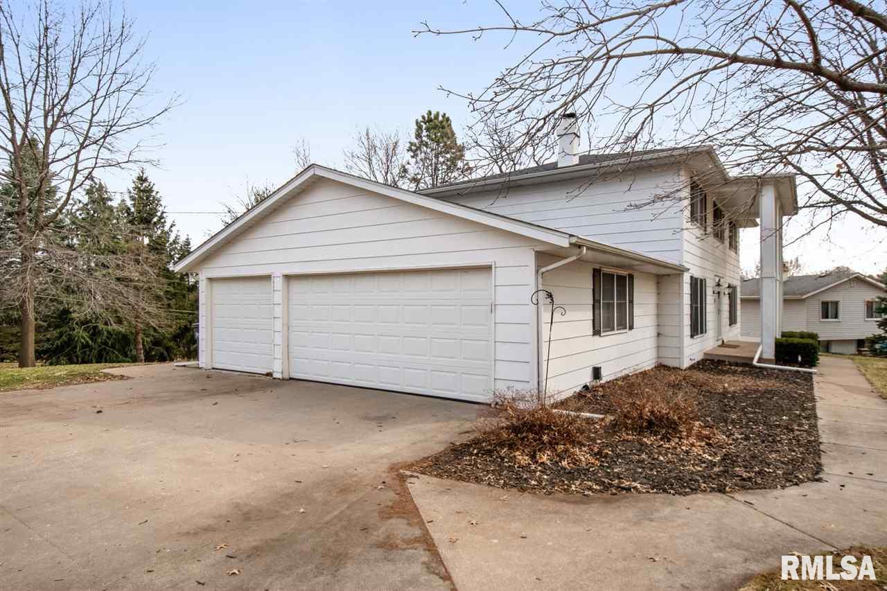 5056 Coachman Road Bettendorf, IA 52722 - Photo 23 of 24