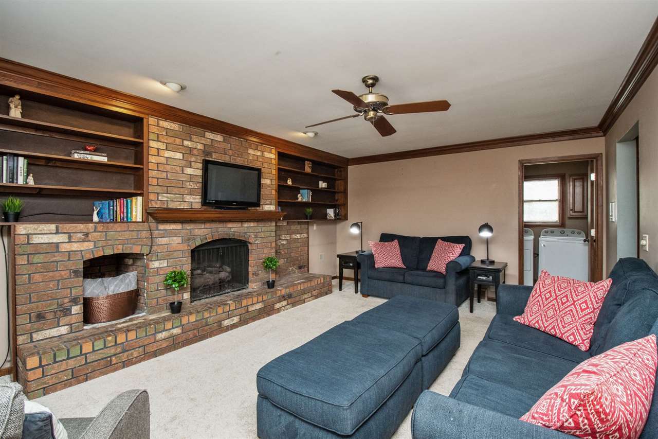 5056 Coachman Road Bettendorf, IA 52722 - Photo 7 of 24