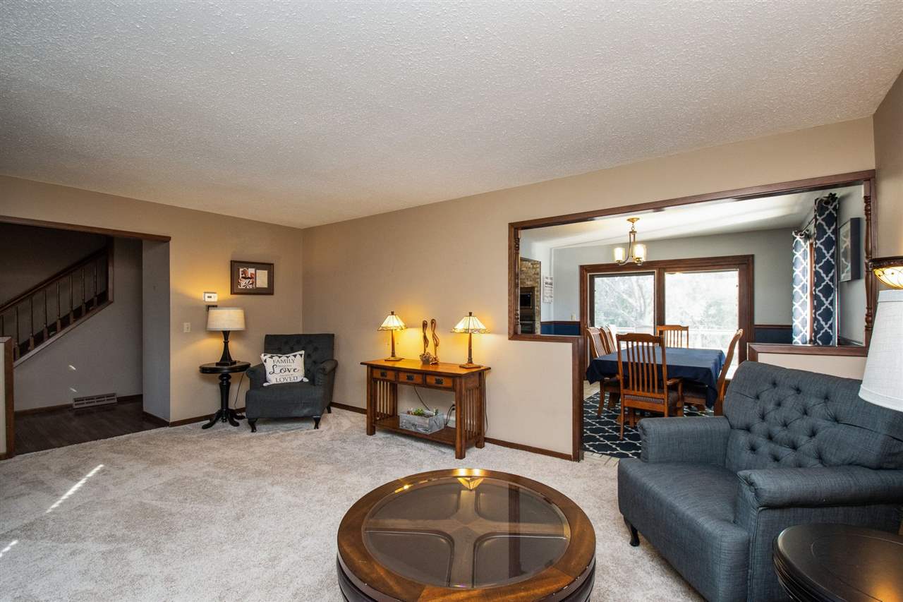 5056 Coachman Road Bettendorf, IA 52722 - Photo 9 of 24