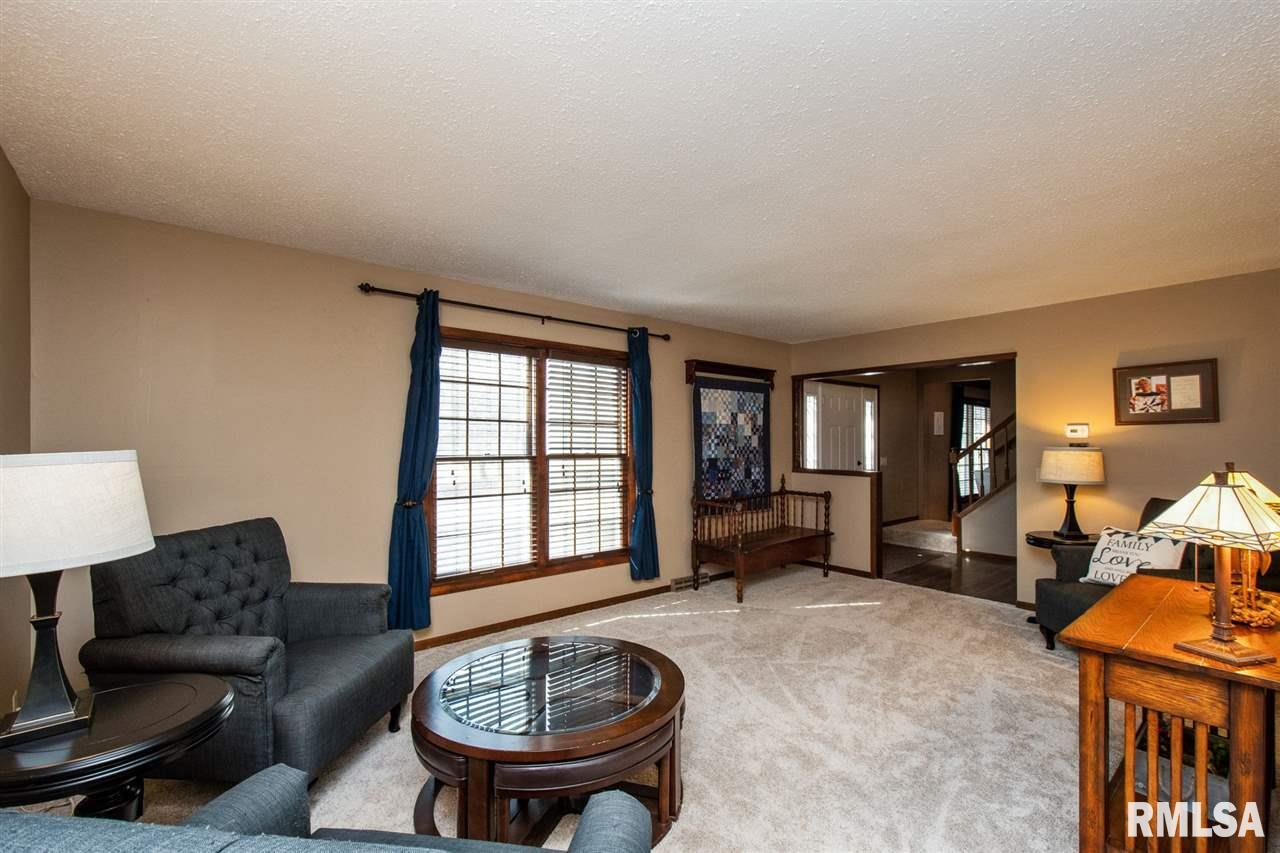 5056 Coachman Road Bettendorf, IA 52722 - Photo 10 of 24