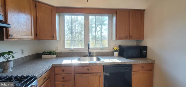 $1,750 | 10 Woodfield Drive, Claymont, DE 19703