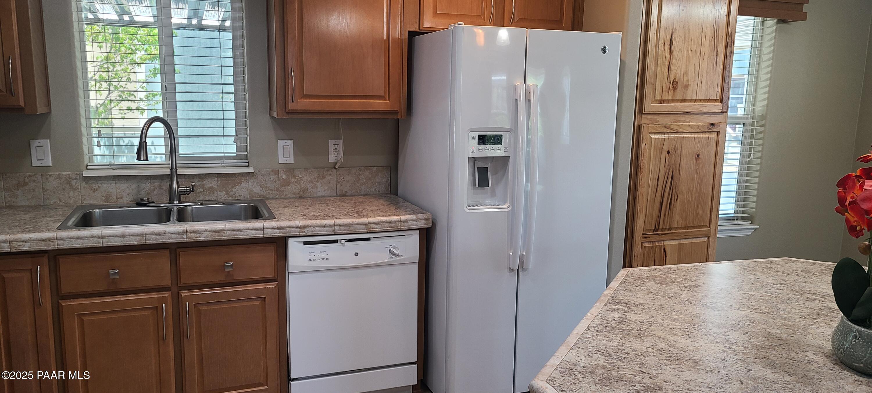 2146 Jackrabbit Drive, Unit 2146 Dewey, AZ 86327 - Photo 12 of 48 a kitchen with a refrigerator and a sink