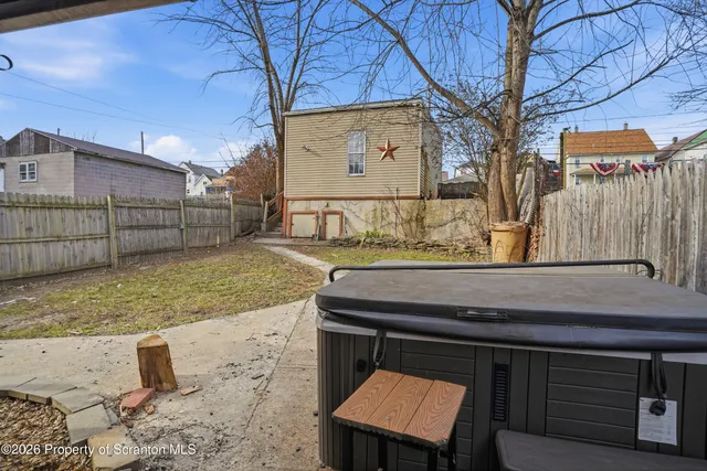 a black and white photo of a picture